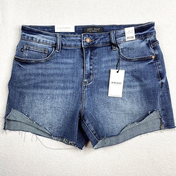 Judy Blue Los Angeles Mid-Rise Semi-Cuffed Raw Hem Denim Shorts Size (XL) - Picture 2 of 14